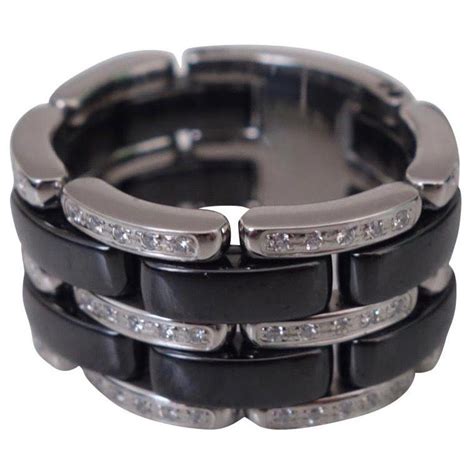 bague chanel ultra noir|Chanel Ultra : des bagues et des colliers en noir et blanc .